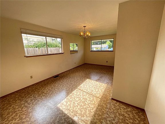 5th image of 4919 190th St SW