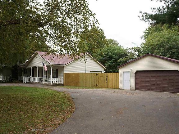 3rd image of 25 Club House Ln