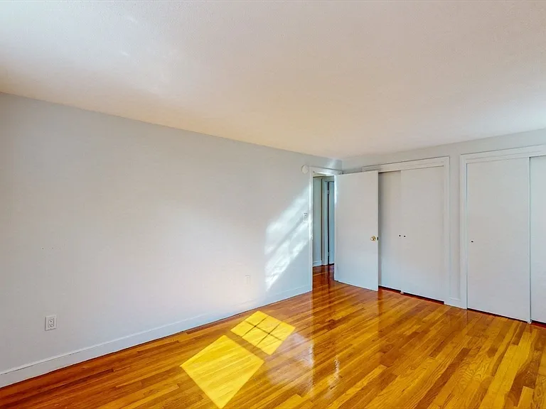 17 King St #2 — Photo 16