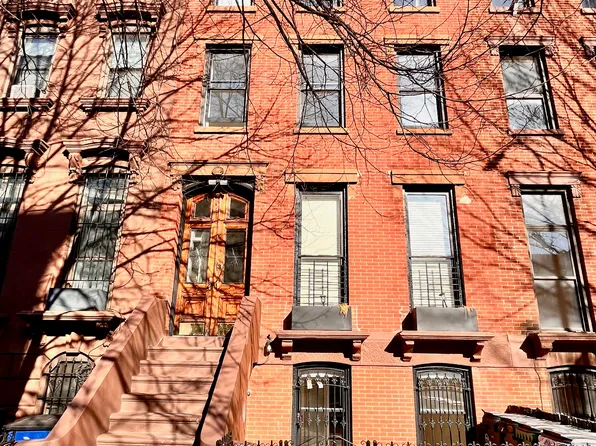 133 Street James' Place image 1 of 14