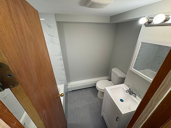 5th image of 170 Woodland Ave #1
