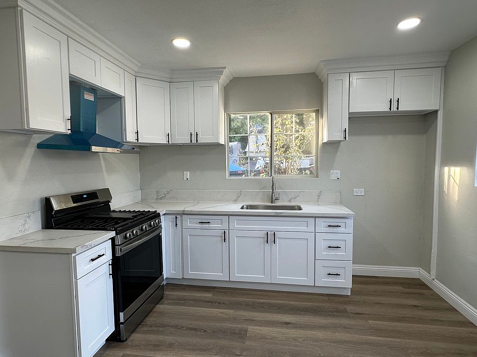 1st image of 370 W Artesia St #1