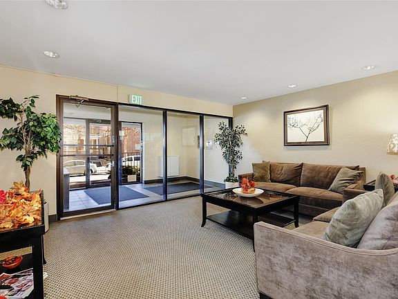 3rd image of 551 N Pearl St APT 201