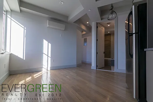 Rented by Evergreen Apartments BK | media 11