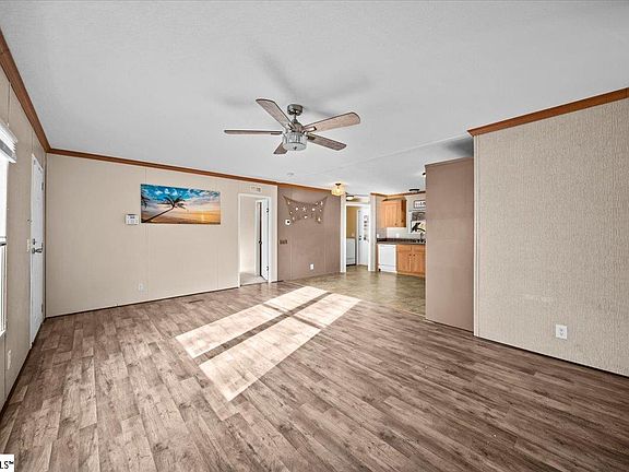 4th image of 122 Lakeside Dr