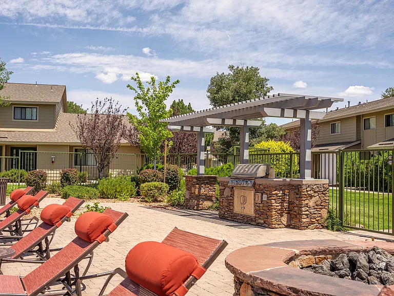 Country Club Meadows Apartments — Photo 8