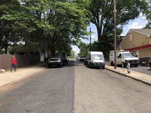 Exterior Neighborhood (street photo)