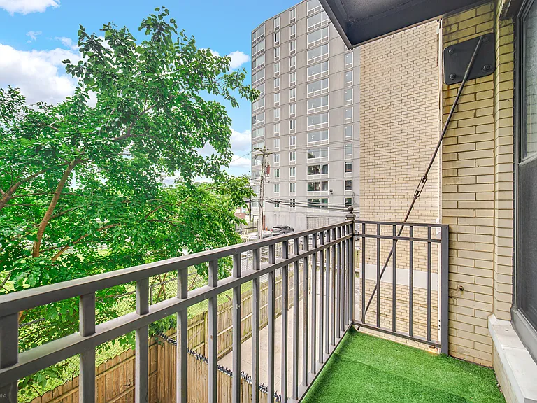 811 W Eastwood Ave #204 — Photo 13