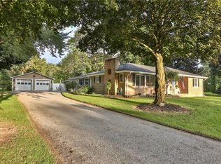 9379 Clipnock Rd, Stafford, NY 14143