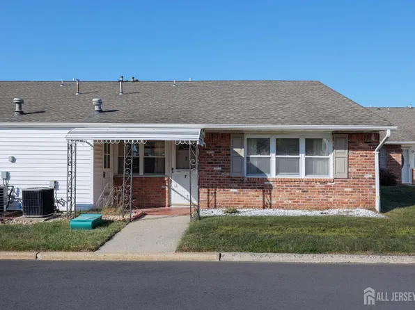 7 Minnesota Dr, Matawan, NJ 07747