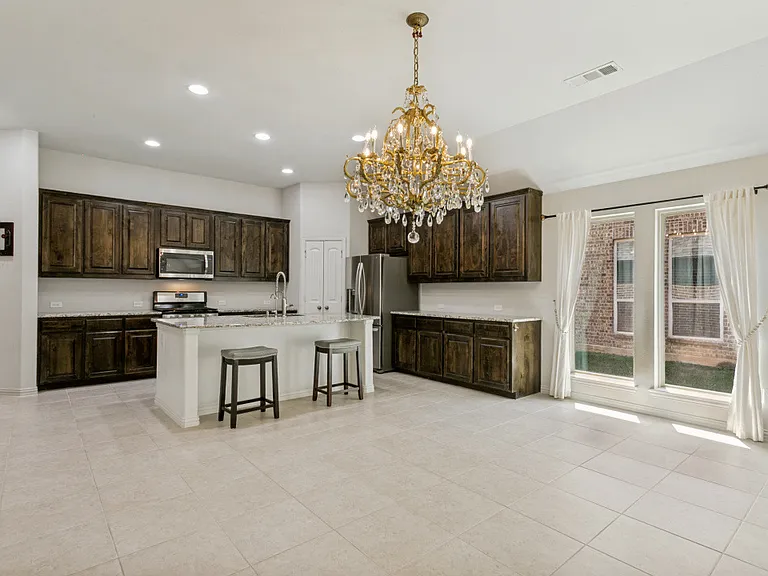 531 Catherine Ln — Photo 3