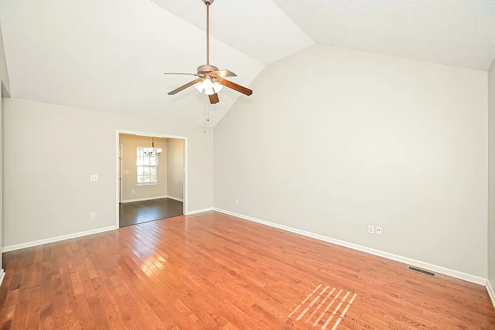 3 bed, 2.0 bath, 1219 sqft, $1,935 — Photo 4
