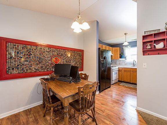 4th image of 1065 N Village Dr Unit 4