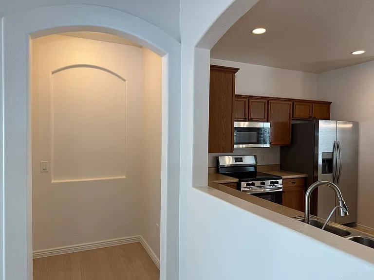 1682 E Fontana Dr — Photo 15