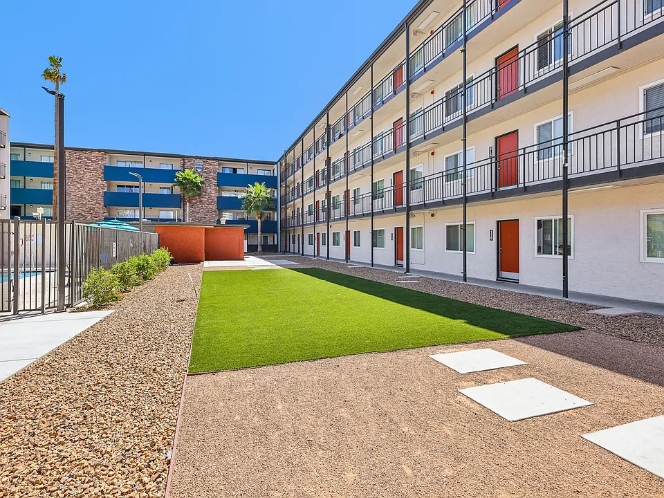 Courtyard525