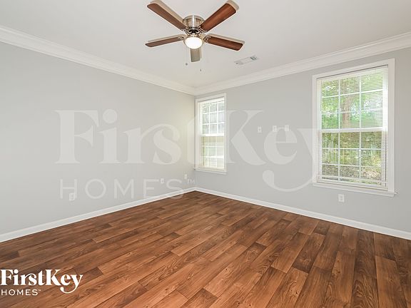 2nd image of 975 Treymont Way