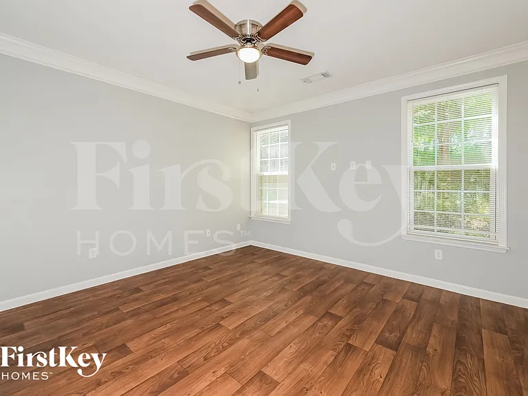 975 Treymont Way — Photo 2