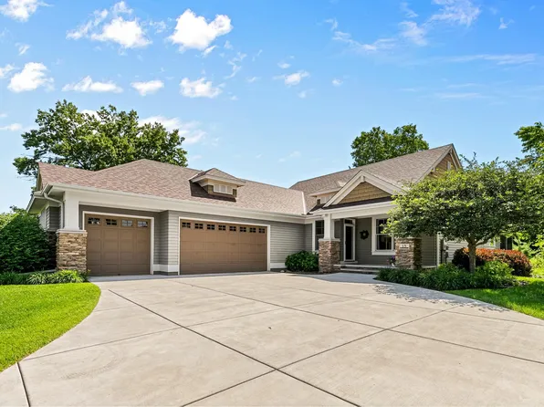 15 Hawthorne Ct, North Oaks, MN 55127