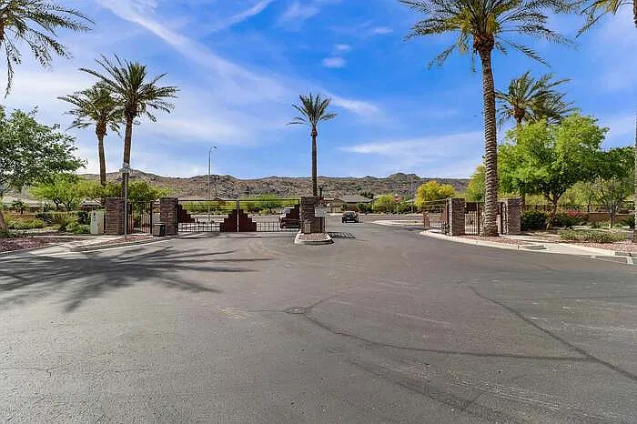 3 bed, 2.5 bath, 1538 sqft, $2,060 — Photo 3