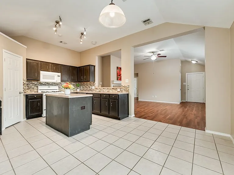 9300 Warren Dr — Photo 6