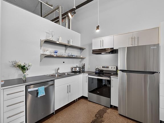 5th image of 500 Robert St #217