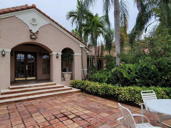 12124 Saint Andrews Pl APT 201