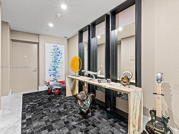 3rd image of 1100 Biscayne Blvd Unit 5904