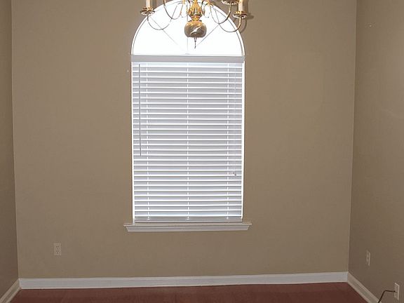 11'8 x 10 DINING ROOM