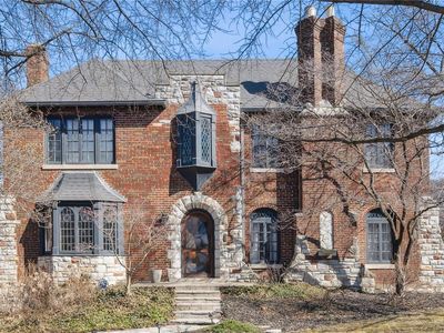 364 Mission Ct, Saint Louis, MO, 63130