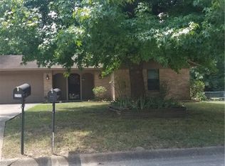 2733 W Dove Dr, Fayetteville, AR 72704