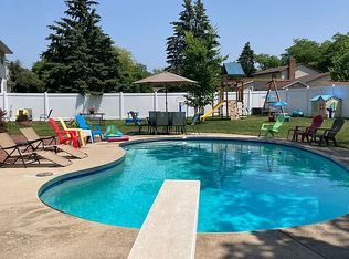 2740 Old Coach Rd, Green Bay, WI 54302