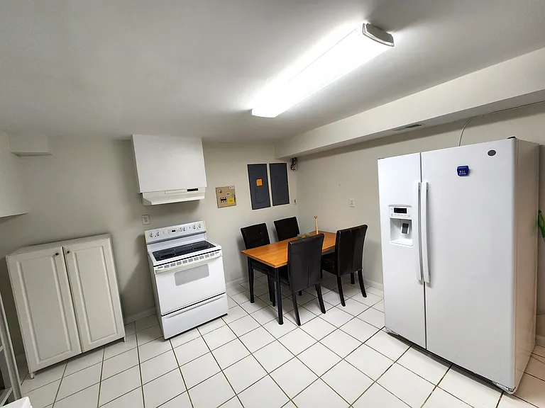 5965 Fairview Woods Dr — Photo 2