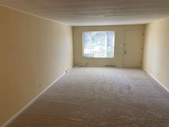 2nd image of 204 E Oak Cliff Ct APT 2