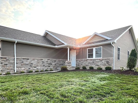 2nd image of 987 Greenbrier Rd #104
