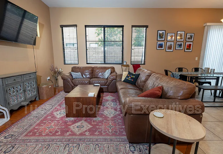 123 E Castlefield Cir — Photo 10