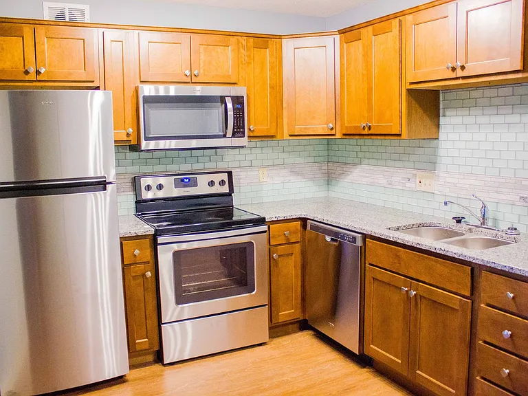 2430 Q St — Photo 12