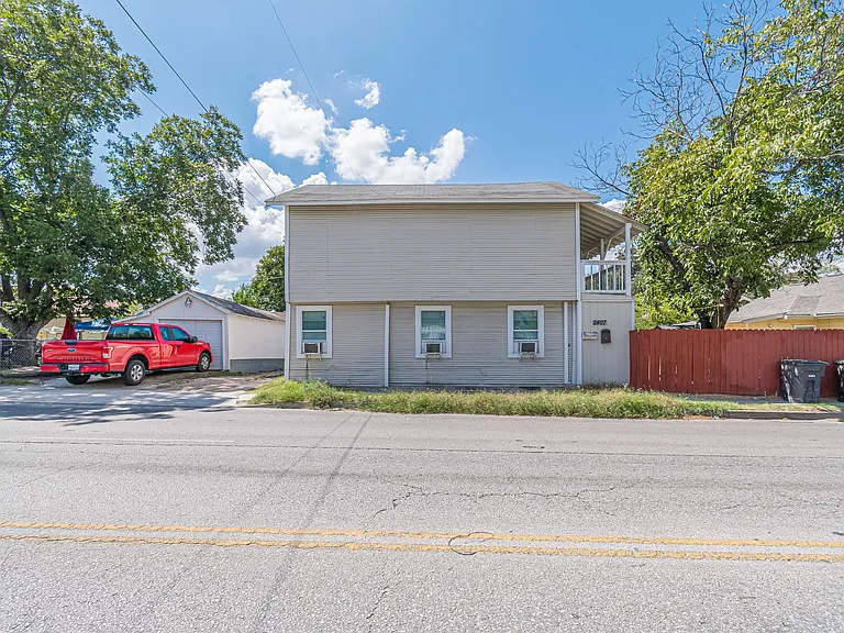 2407 S New Braunfels Ave #3 — Photo 4