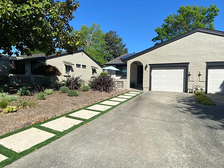 208 Vista Ct #208 — Photo 24