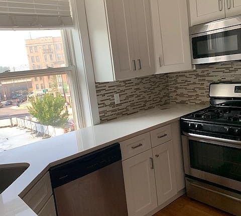3rd image of 3342 N Lincoln Ave #3N