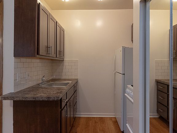 2nd image of 4241 N Kenmore Ave #501