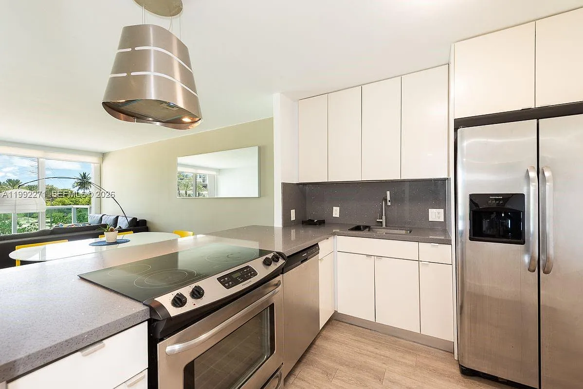 Building Photo - 100 Bayview Dr #210