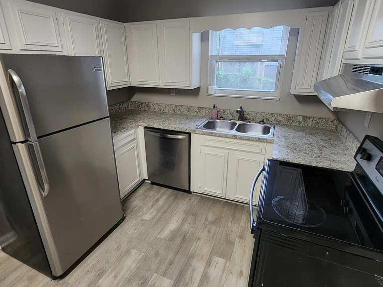 2479 Dundee Dr — Photo 2