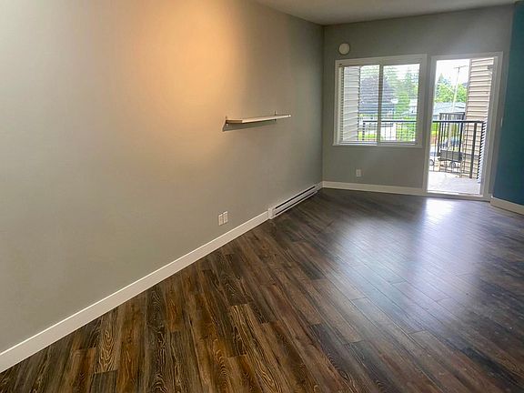 5th image of 11935 Burnett St #317