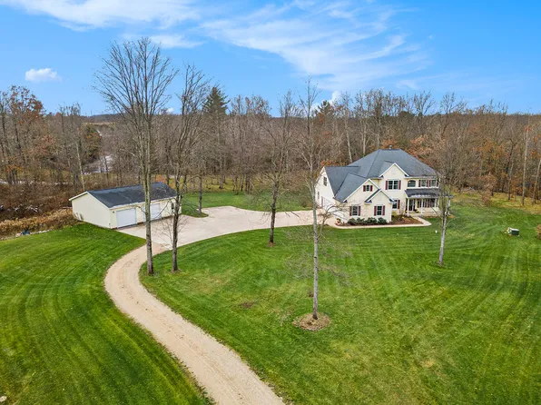 951 N Rivers Trl, White Cloud, MI 49349