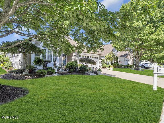 4th image of 21 Turnberry Place