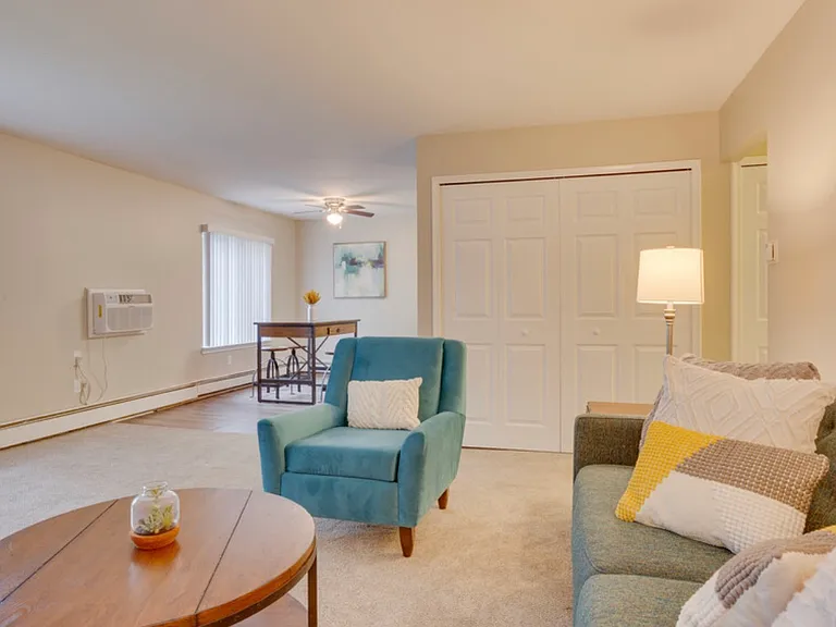 Sterling Hill Apartments — Photo 3