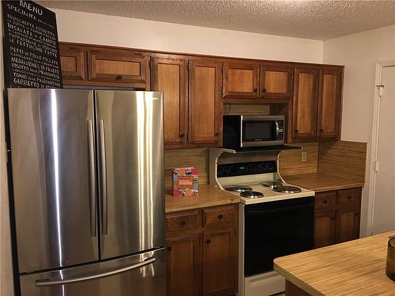 4th image of 1647 Sunset Village Dr