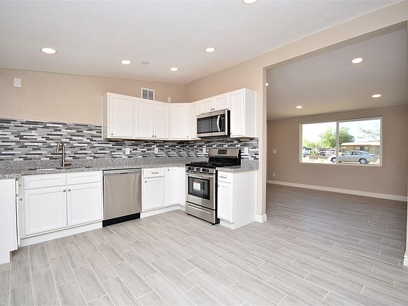 3rd image of 1648 E Kelton Ln