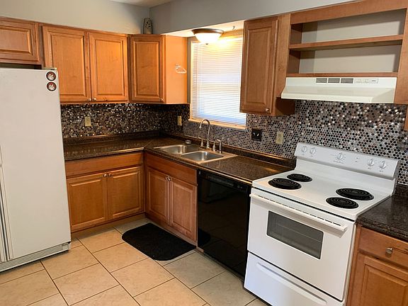 2nd image of 605 Blumhoff Ave #635