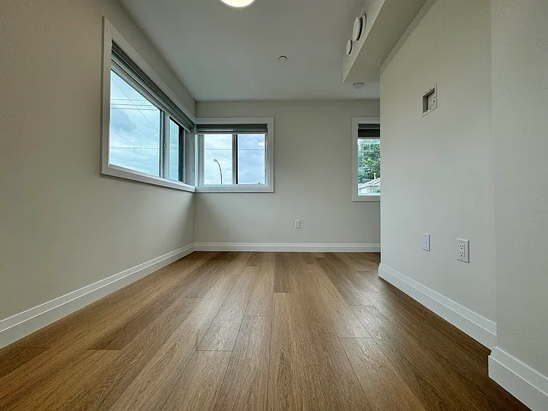 3830 Kootenay St — Photo 11